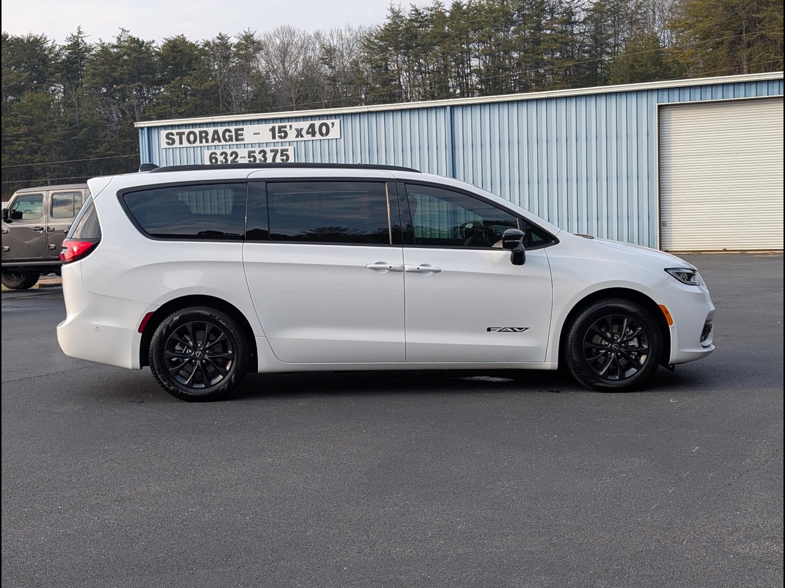 2025 Chrysler Pacifica Select - Photo 9