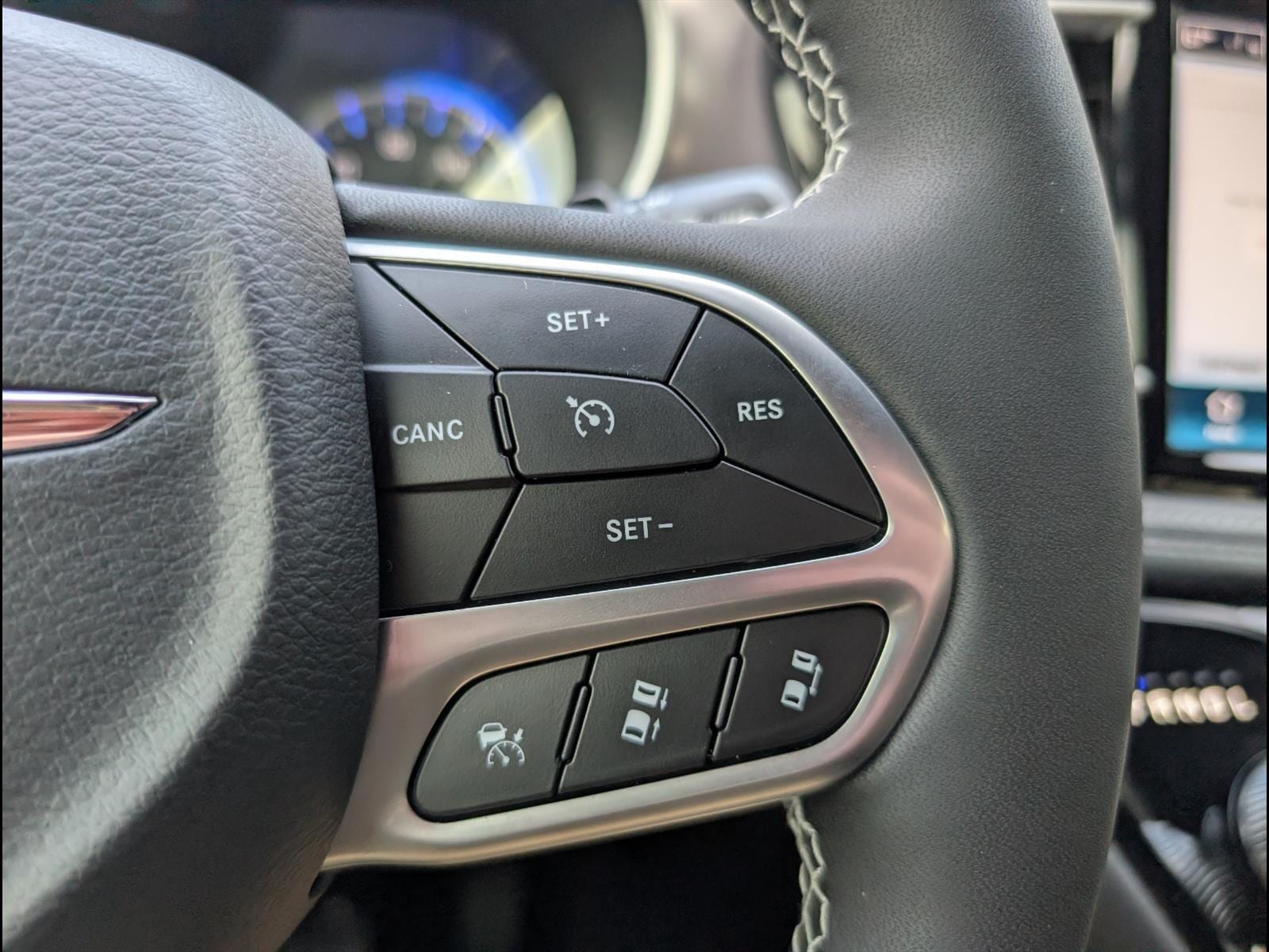 2025 Chrysler Pacifica Select - Photo 15
