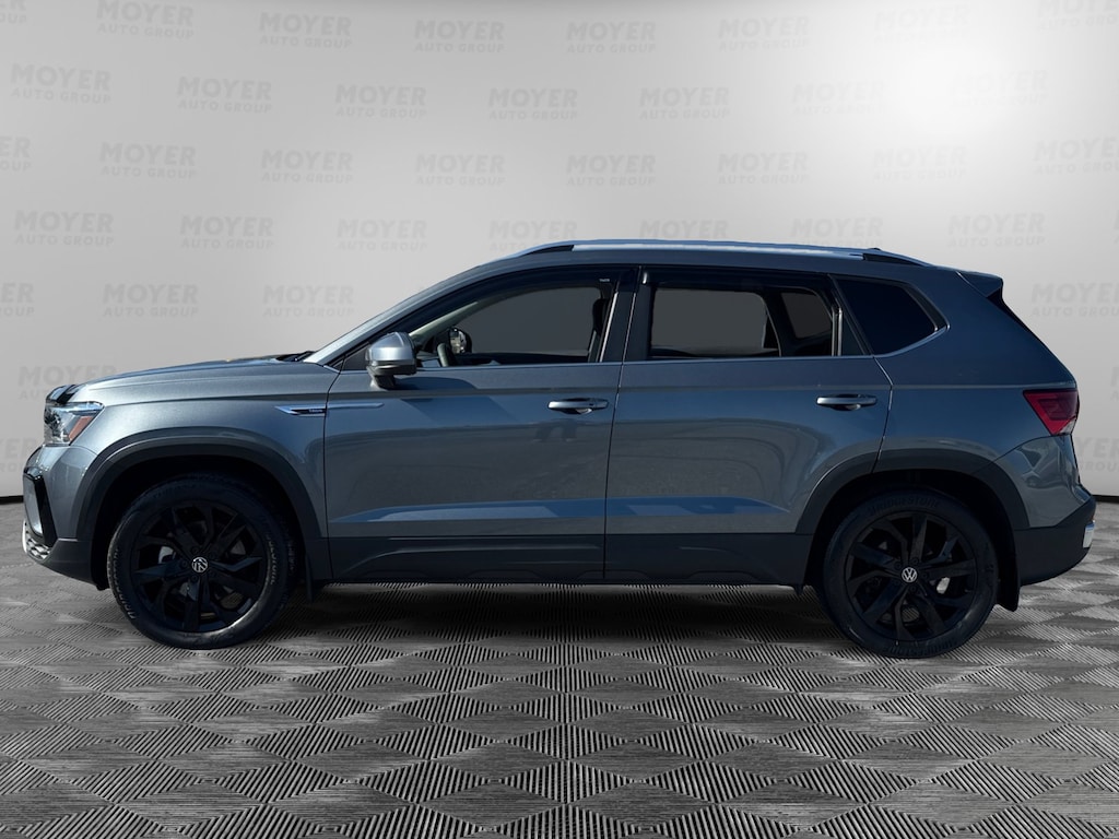 Used 2022 Volkswagen Taos SE SE 4MOTION