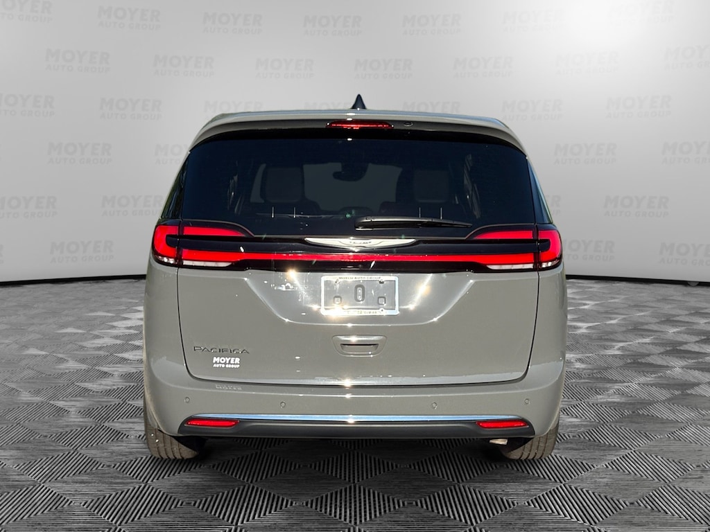 Certified 2025 Chrysler Pacifica Select Select FWD