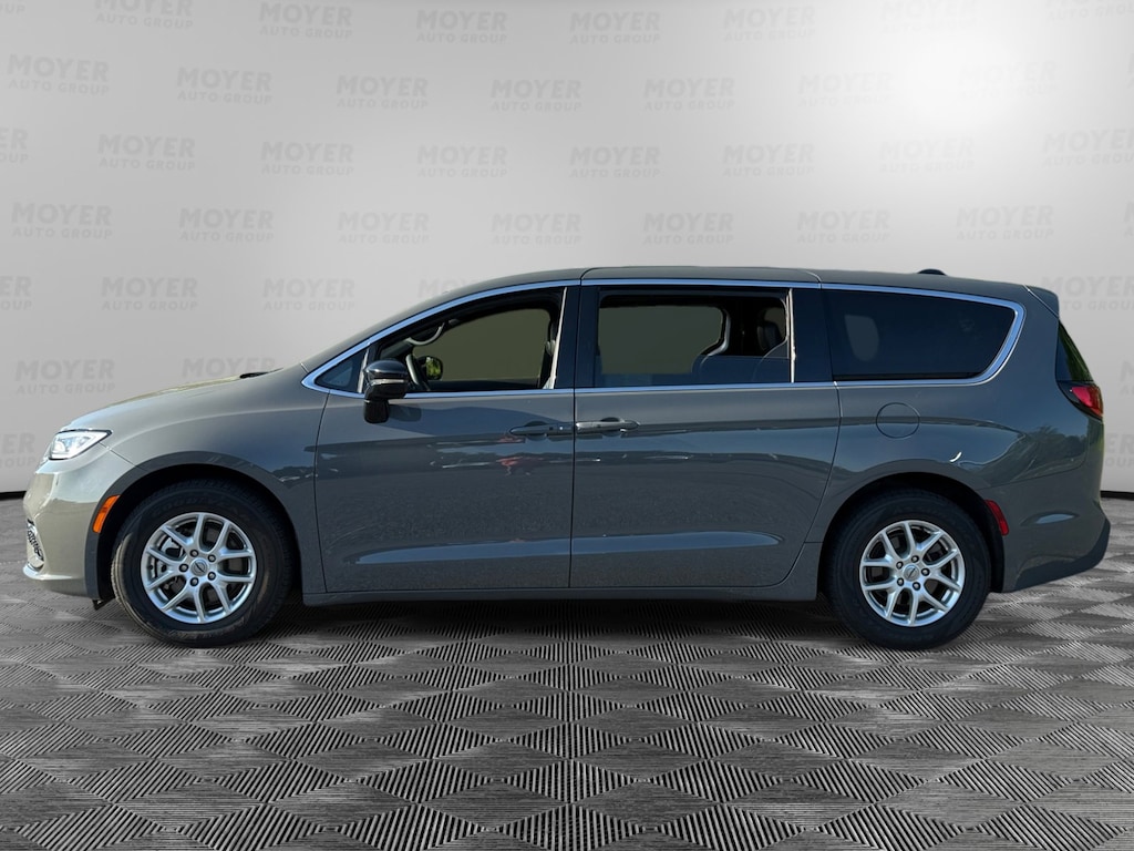 Certified 2025 Chrysler Pacifica Select Select FWD