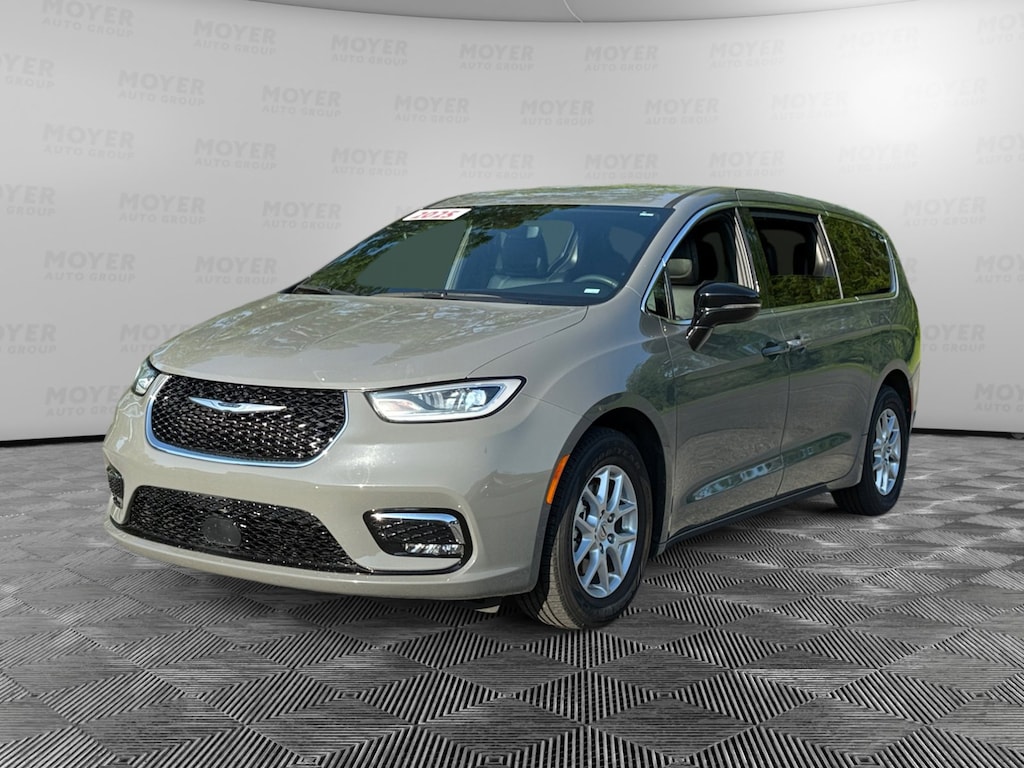 Certified 2025 Chrysler Pacifica Select Select FWD