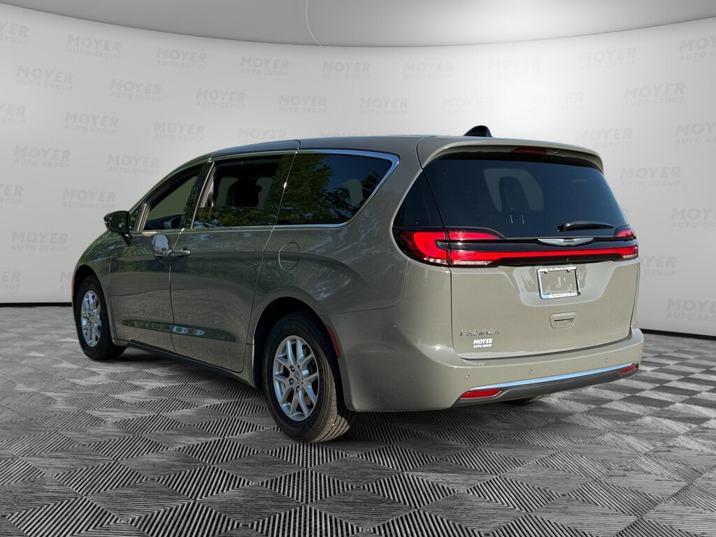 Certified 2025 Chrysler Pacifica Select Select FWD