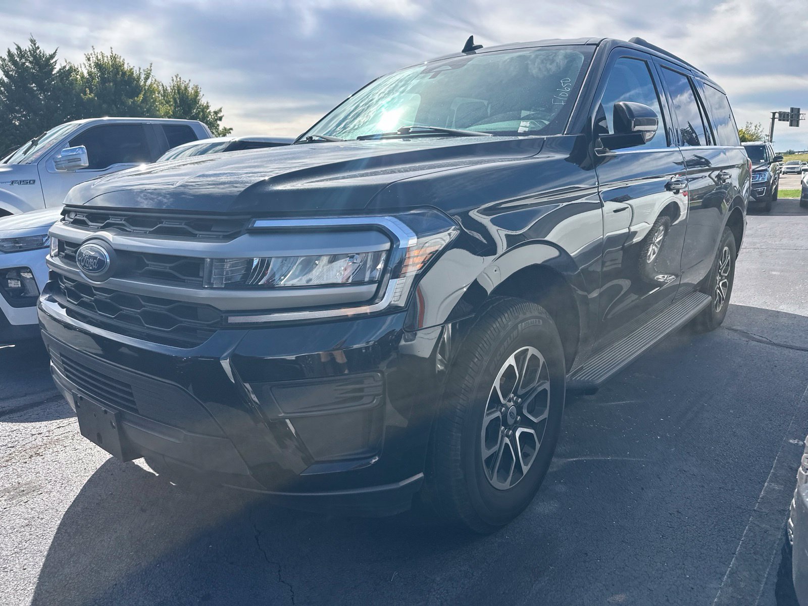 Used 2024 Ford Expedition XLT SUV