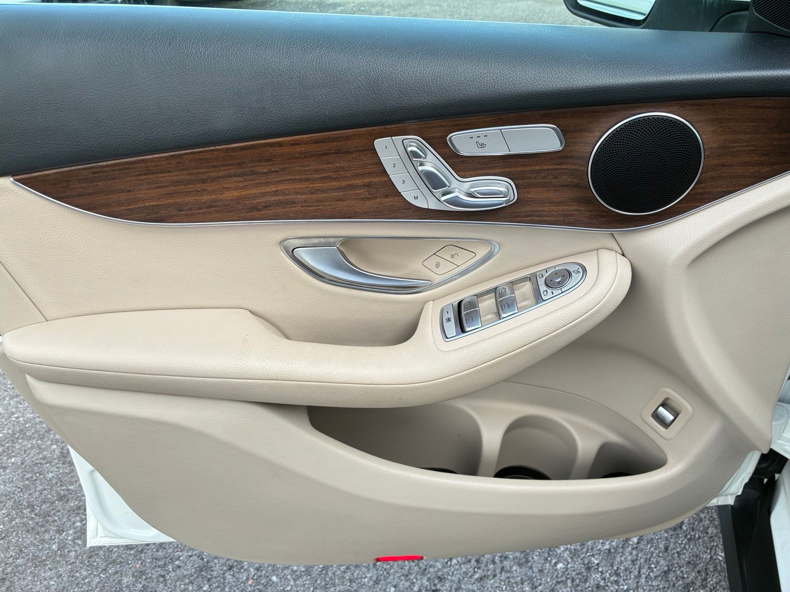 2022 Mercedes-Benz GLC GLC300 - Photo 12