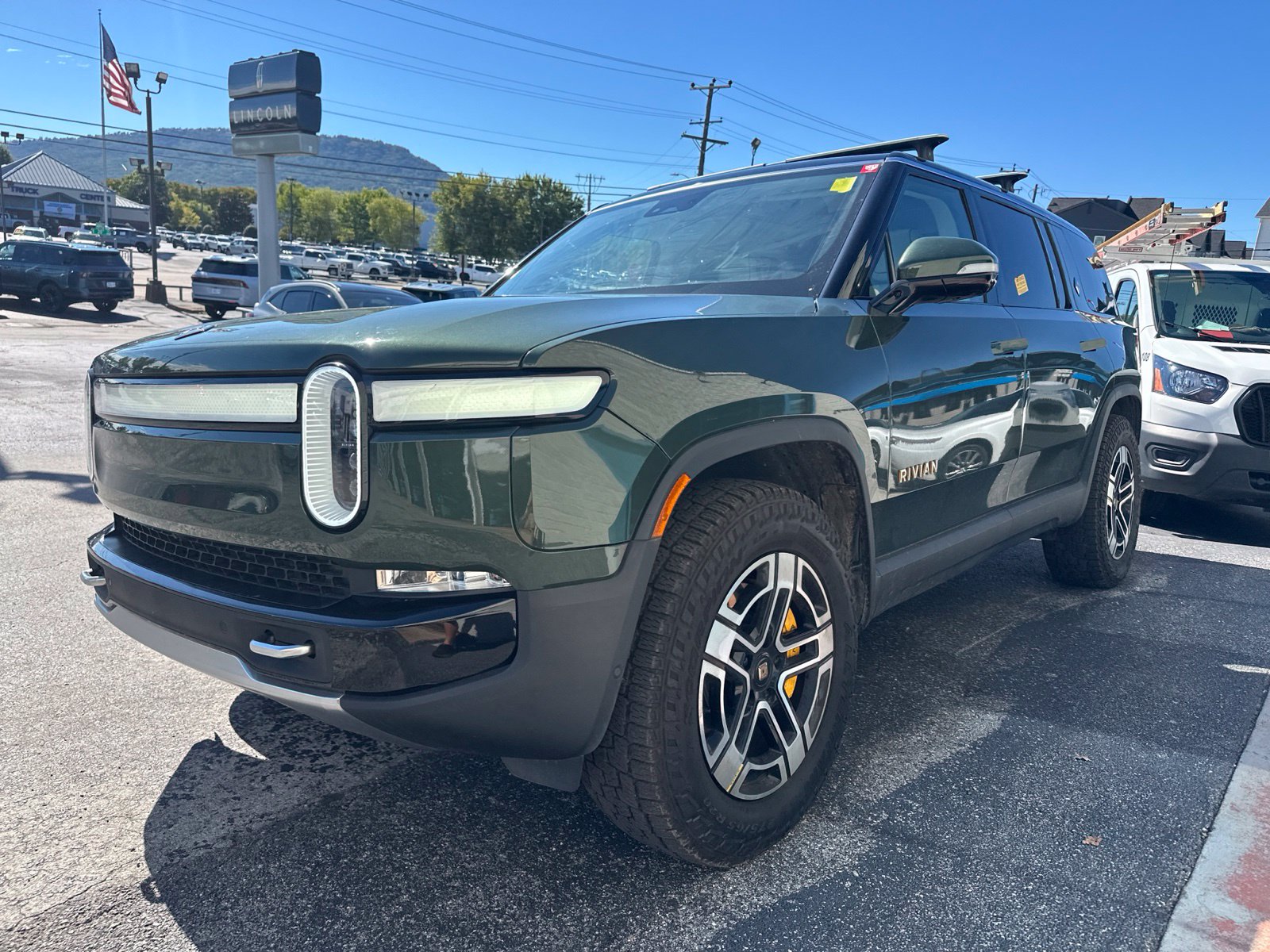  Rivian R1S