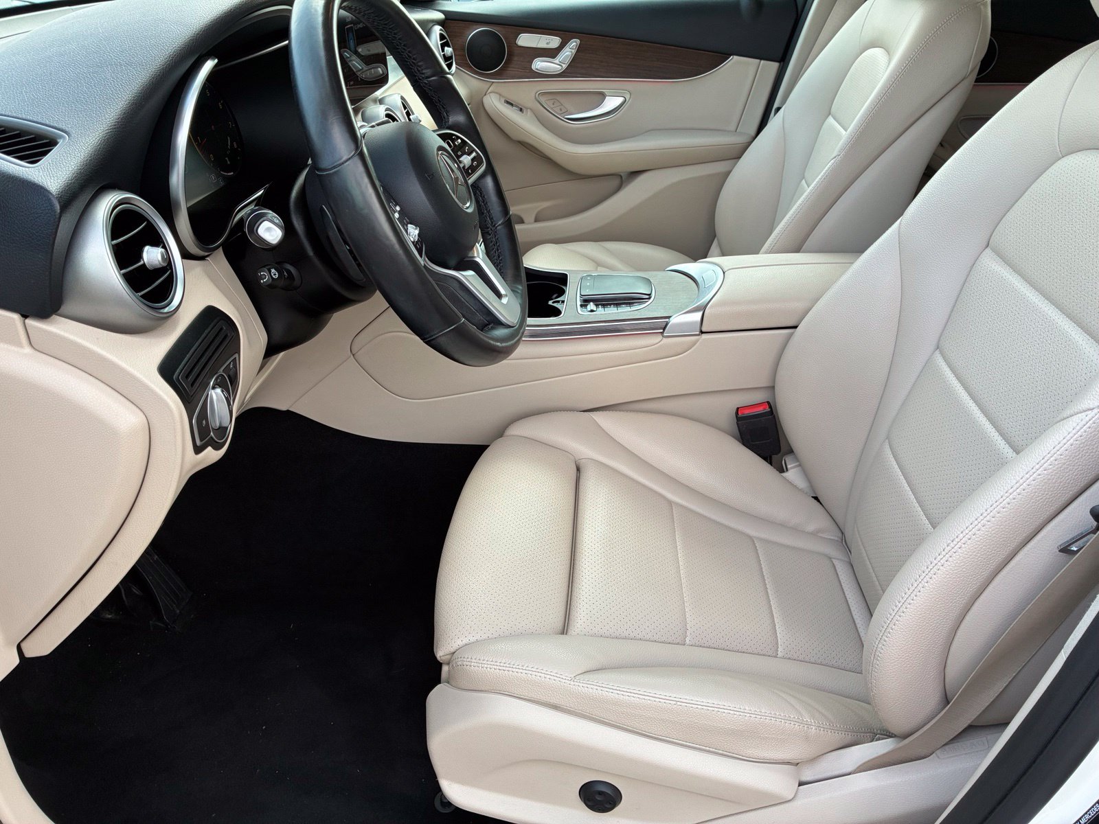 2022 Mercedes-Benz GLC GLC300 - Photo 14