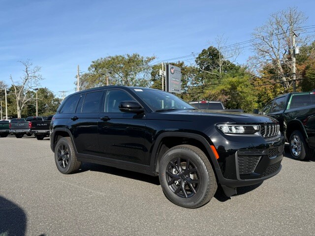 2027 Jeep Grand Cherokee Laredo