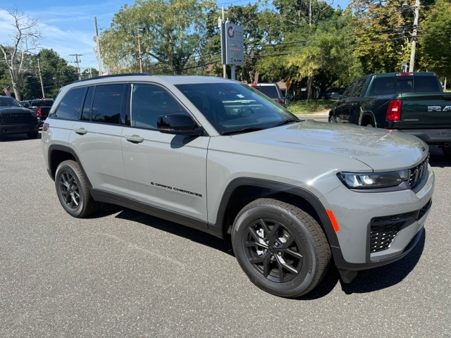 2027 Jeep Grand Cherokee Laredo