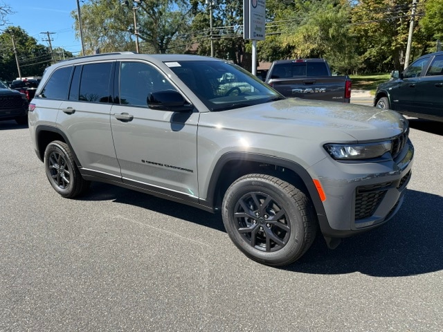 2027 Jeep Grand Cherokee Laredo