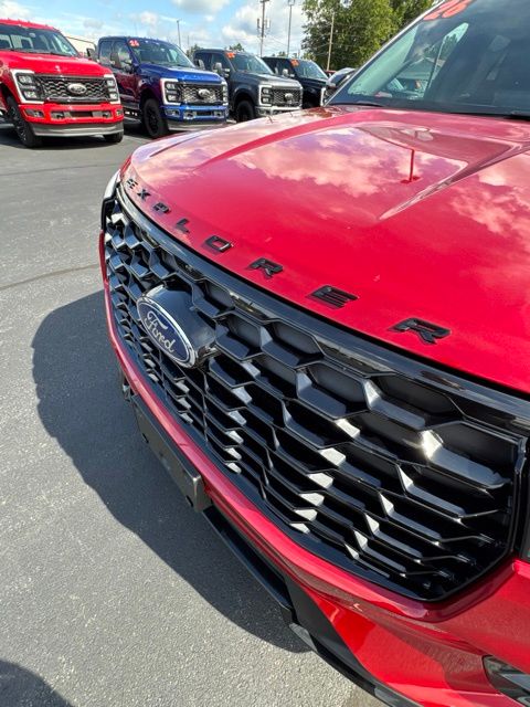 2026 Ford Explorer ST-Line - Photo 18