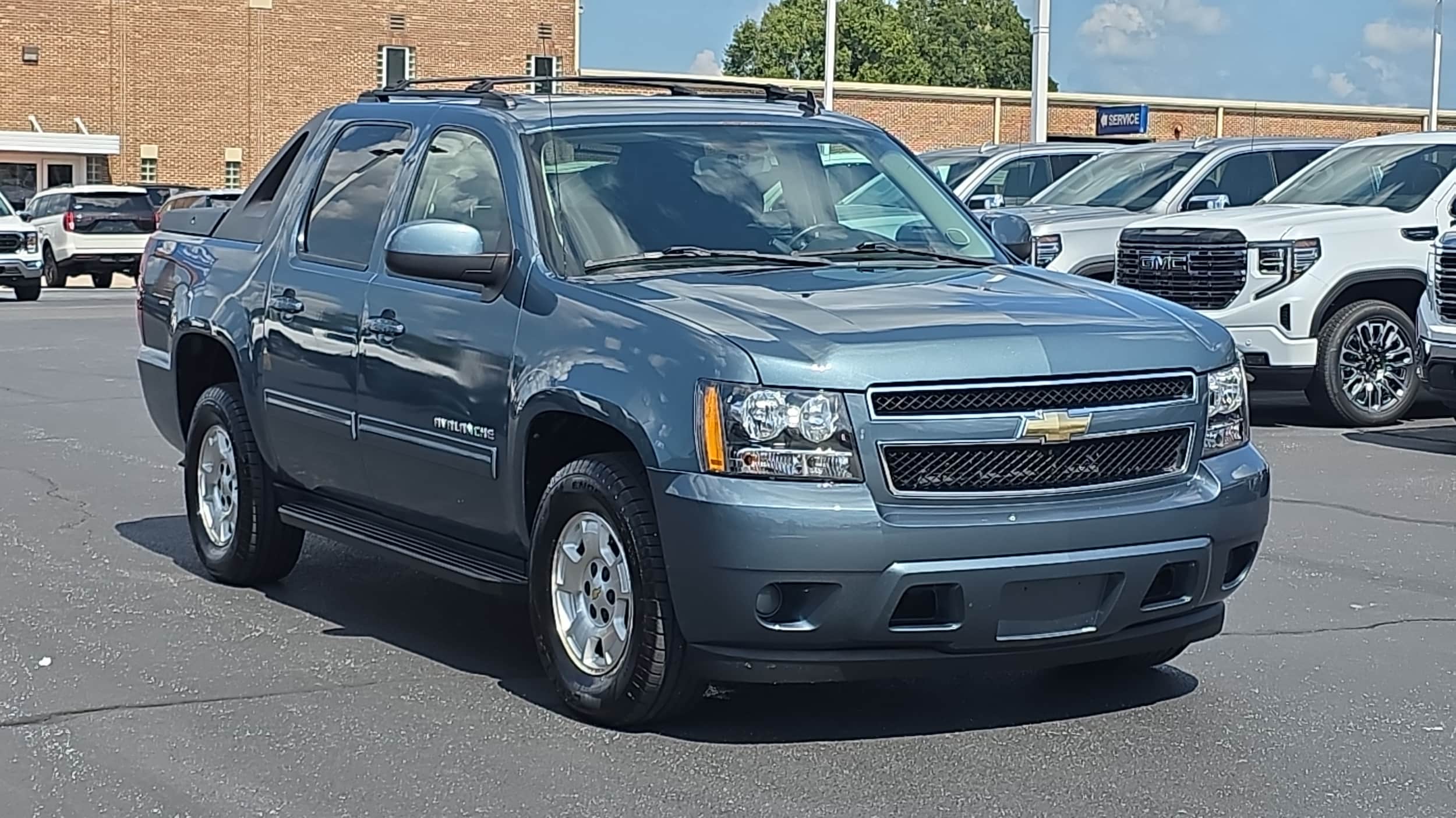 2011 Chevrolet Avalanche LS
