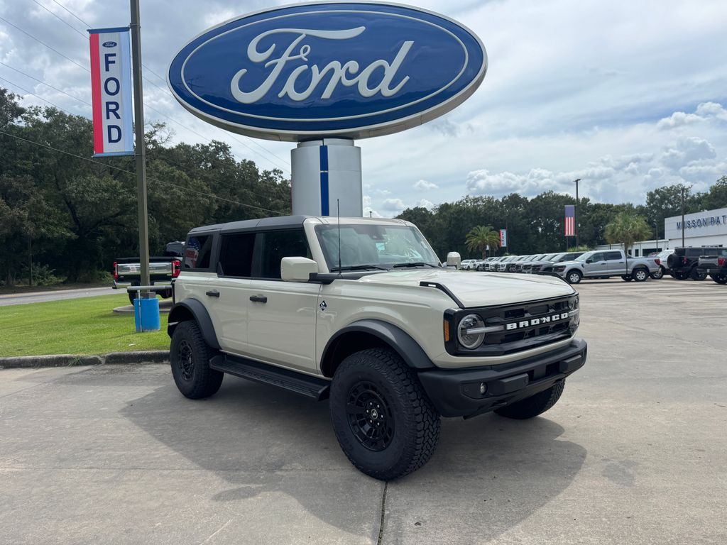 2026 Ford Bronco Outer Banks SUV