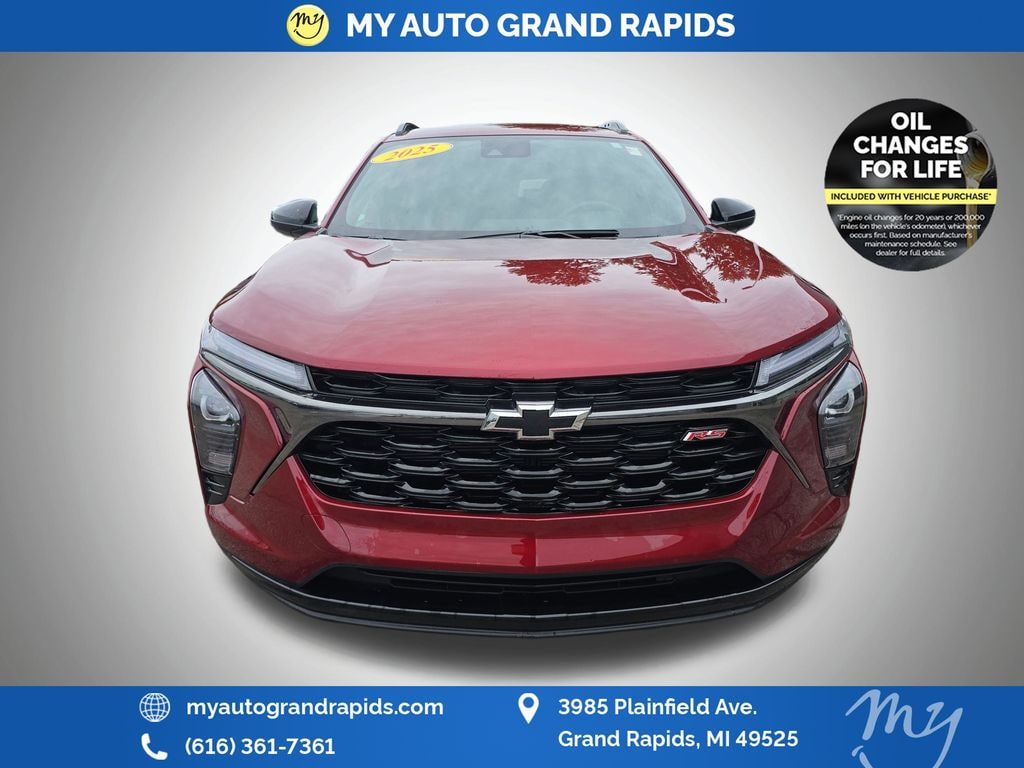 Used 2025 Chevrolet Trax 2RS SUV