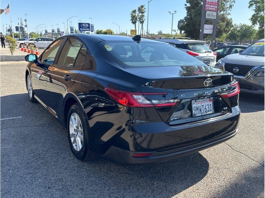 2025 Toyota Camry LE - Photo 9
