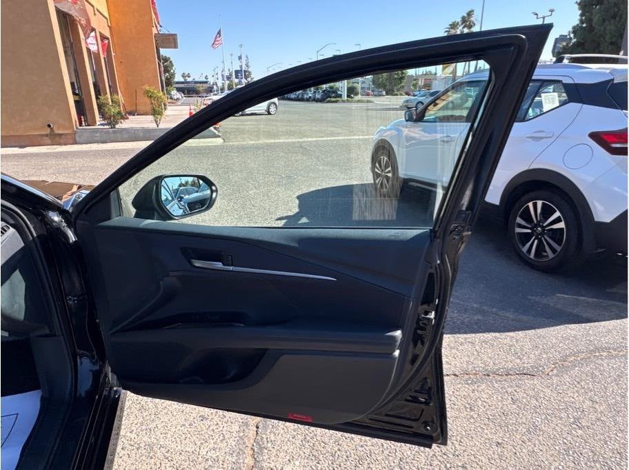 2025 Toyota Camry LE - Photo 12