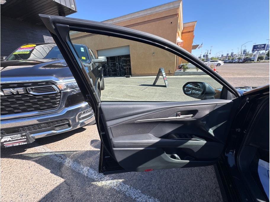 2025 Toyota Camry LE - Photo 22
