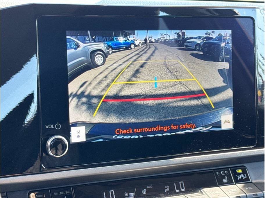 2025 Toyota Camry LE - Photo 29
