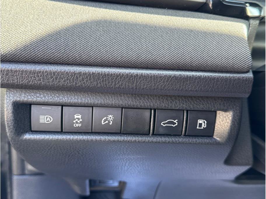 2025 Toyota Camry LE - Photo 31