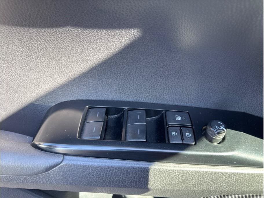 2025 Toyota Camry LE - Photo 32