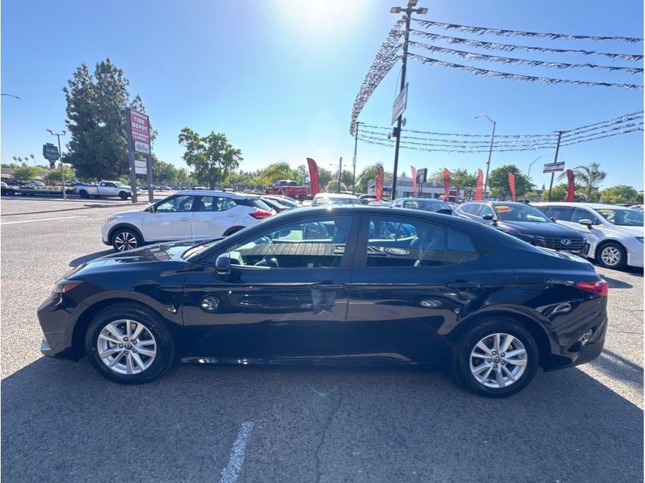 2025 Toyota Camry LE - Photo 10