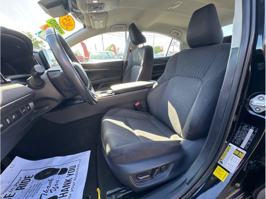 2025 Toyota Camry LE - Photo 24