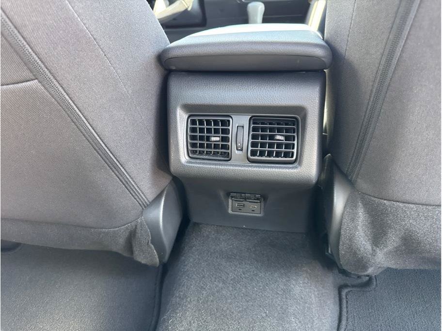 2025 Toyota Camry LE - Photo 17