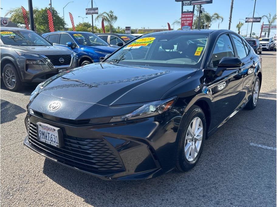 2025 Toyota Camry LE - Photo 11