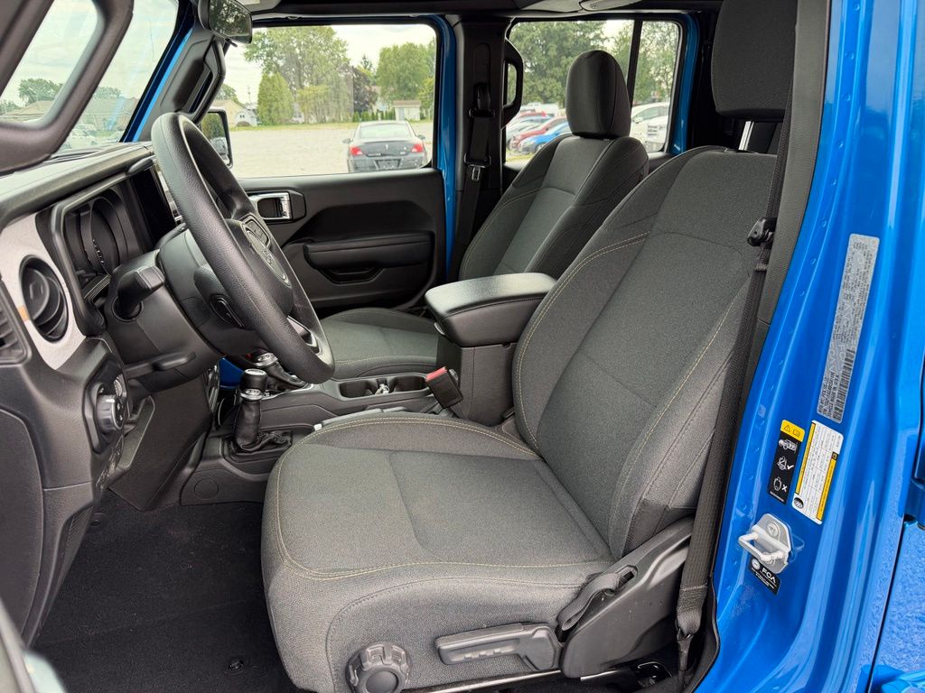 Used 2025 Jeep Gladiator Sport Truck Crew Cab