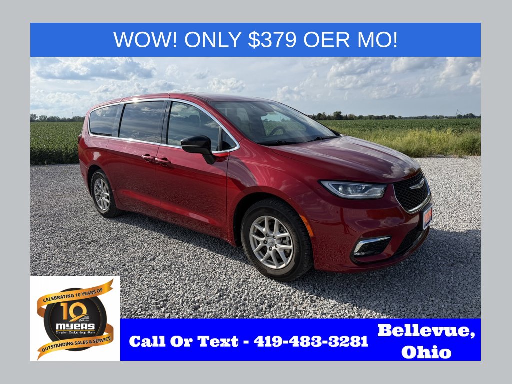 Used 2025 Chrysler Pacifica Select Van Passenger Van