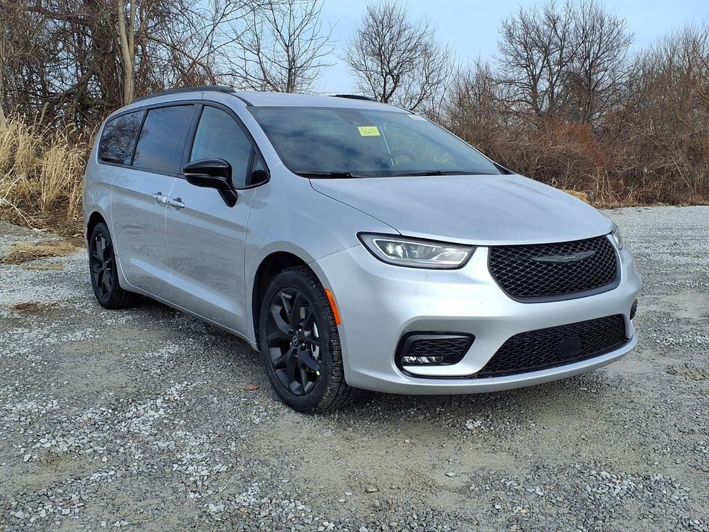 New 2026 Chrysler Pacifica SELECT Passenger Van