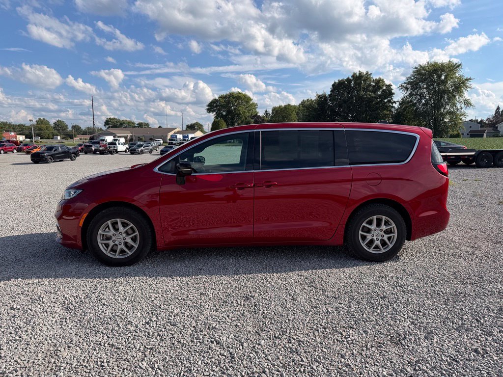Used 2025 Chrysler Pacifica Select Van Passenger Van