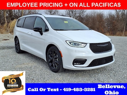 2026 Chrysler Pacifica SELECT Passenger Van