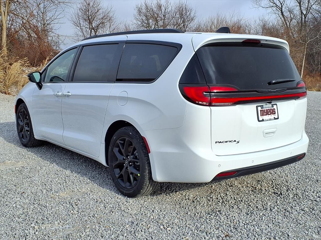 2026 Chrysler Pacifica Select - Photo 32