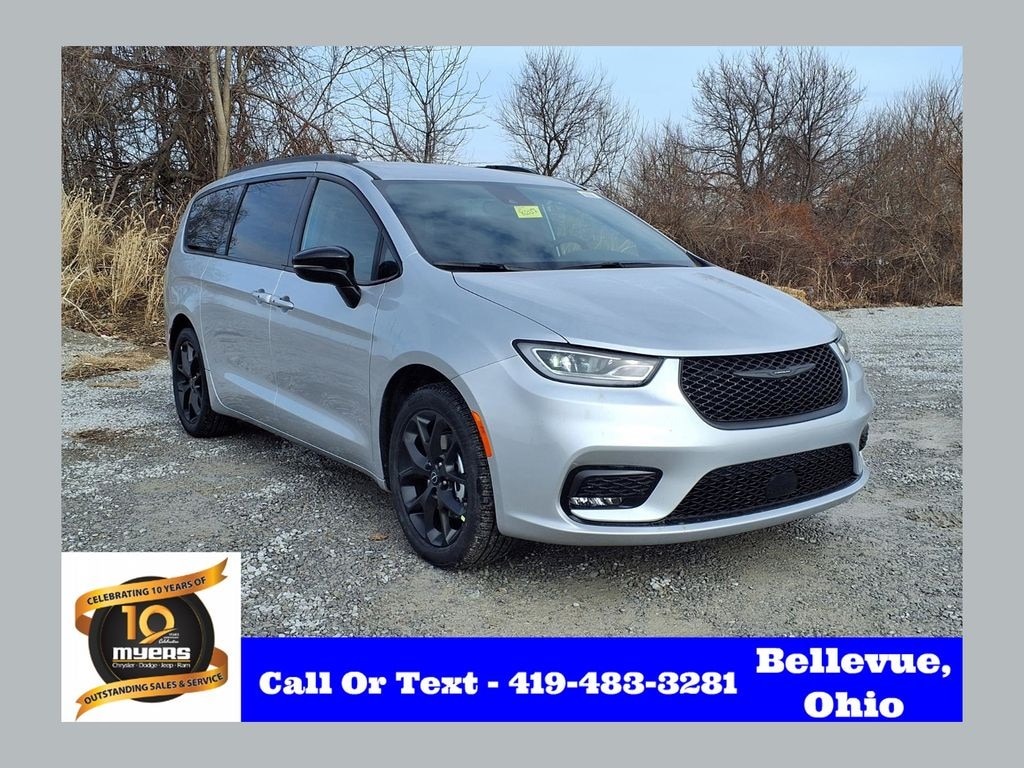 New 2026 Chrysler Pacifica SELECT Passenger Van