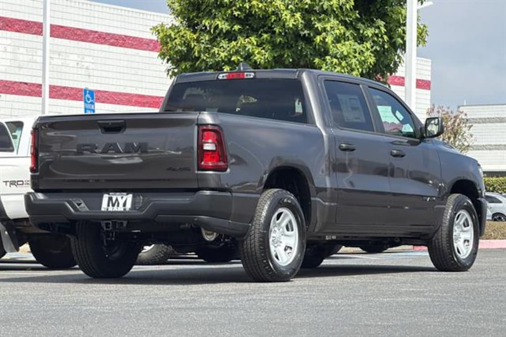 New 2026 Ram 1500 TRADESMAN CREW CAB 4X4 5'7 BOX Pickup