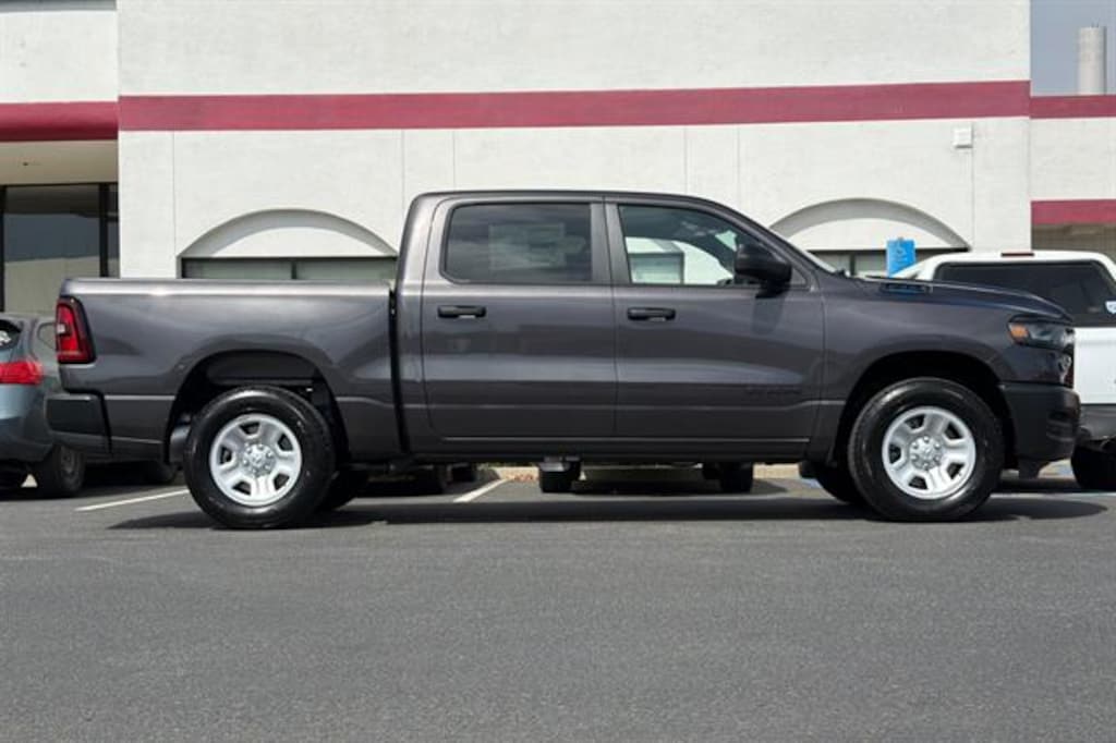 New 2026 Ram 1500 TRADESMAN CREW CAB 4X4 5'7 BOX Pickup