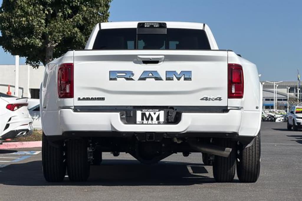 New 2027 Ram 3500 LARAMIE CREW CAB 4X4 8' BOX Pickup
