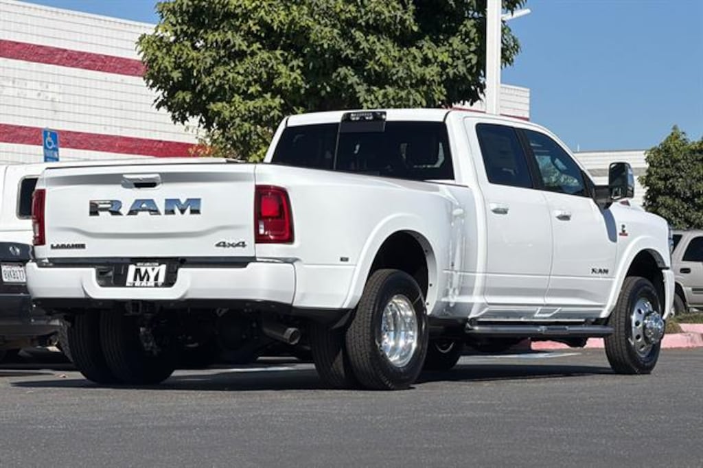 New 2027 Ram 3500 LARAMIE CREW CAB 4X4 8' BOX Pickup