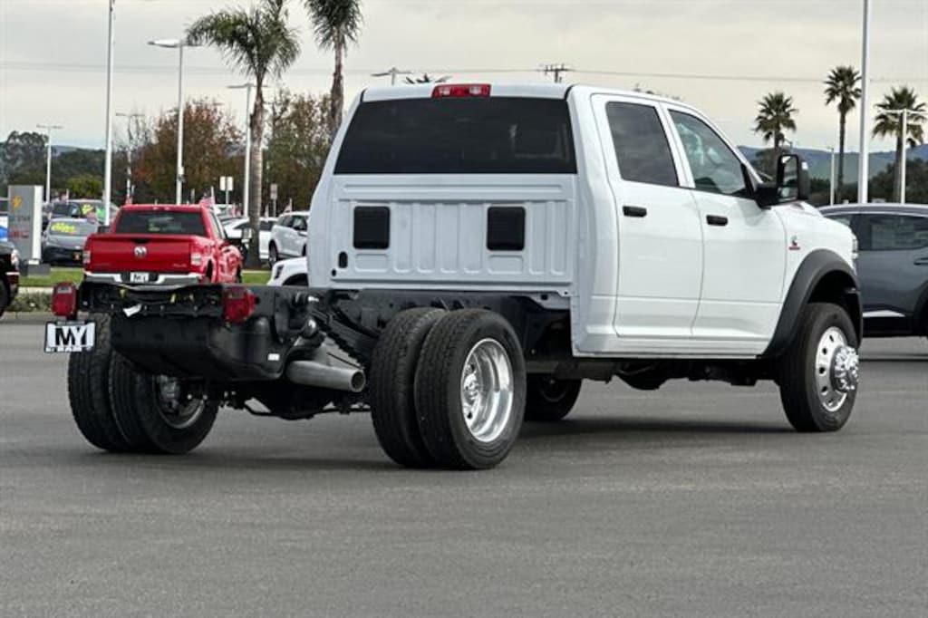 New 2026 Ram 5500 Chassis Cab TRADESMAN CREW 4X4 60' CA Pickup