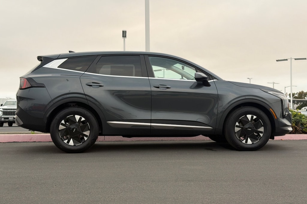 New 2026 Kia Sportage Hybrid LX SUV
