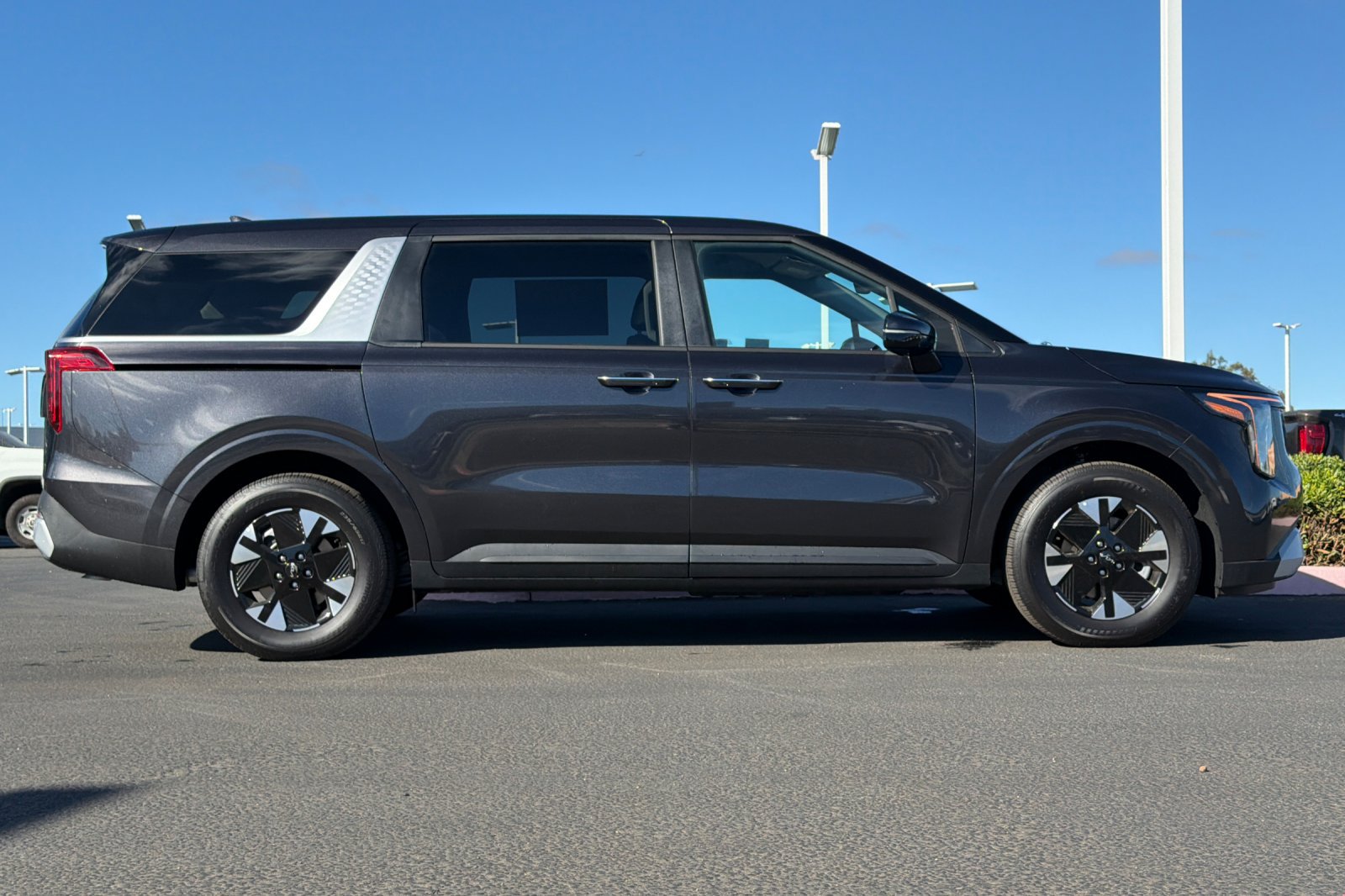 New 2026 Kia Carnival Hybrid LXS Van Passenger Van