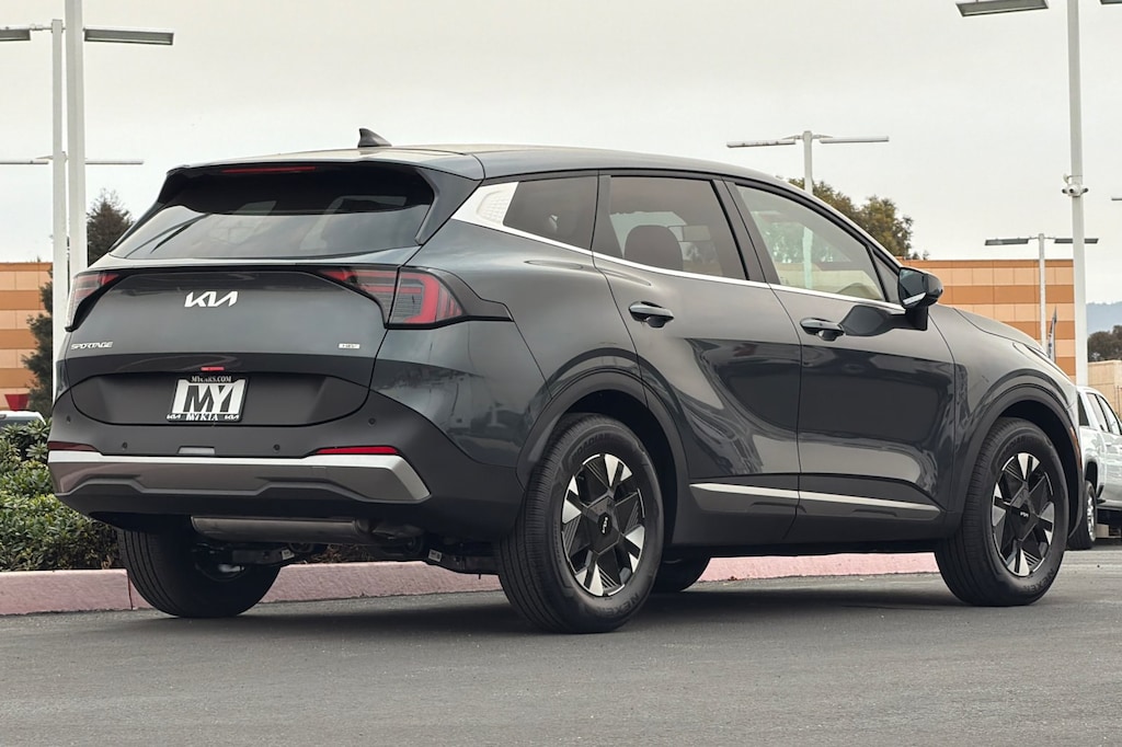 New 2026 Kia Sportage Hybrid LX SUV