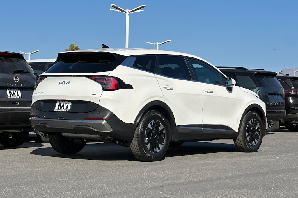 New 2026 Kia Sportage Hybrid LX SUV