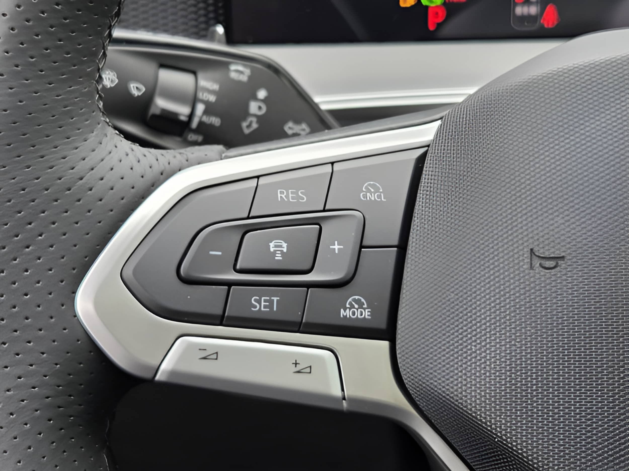 2026 Volkswagen Tiguan SE R-LINE BLACK - Photo 22