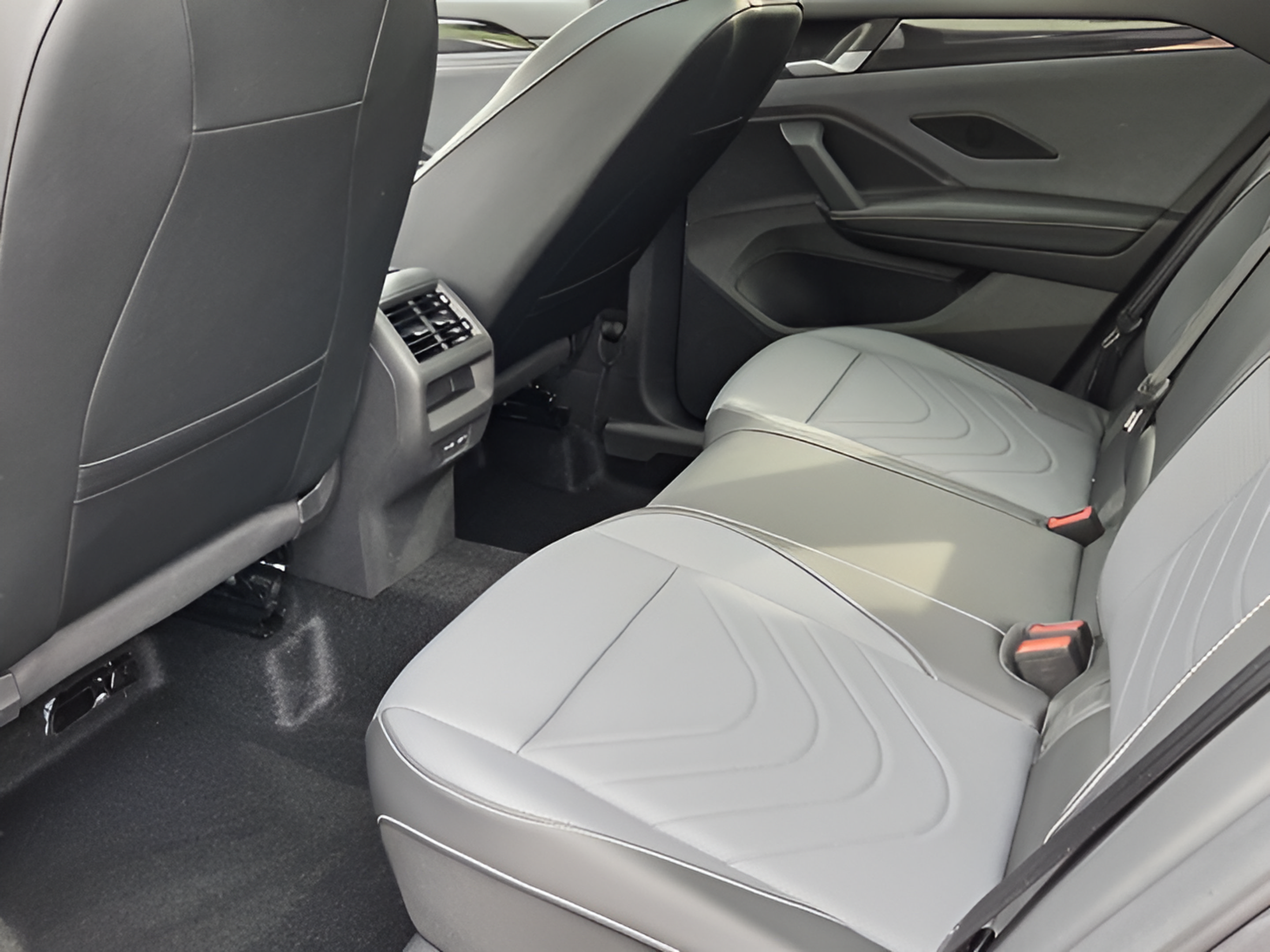 2026 Volkswagen Tiguan SE R-LINE BLACK - Photo 14