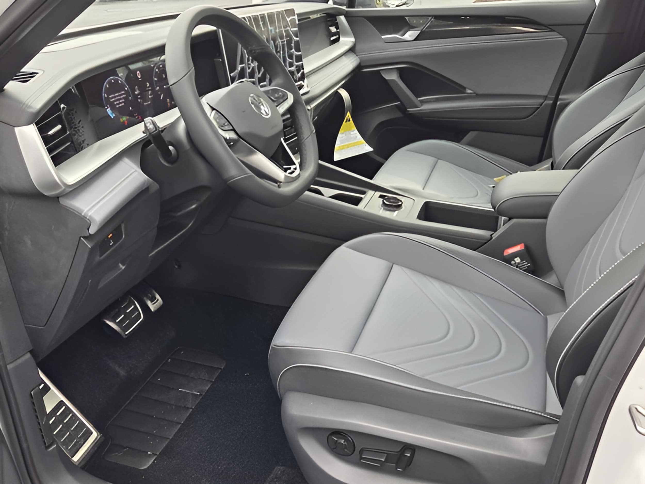 2026 Volkswagen Tiguan SE R-LINE BLACK - Photo 17