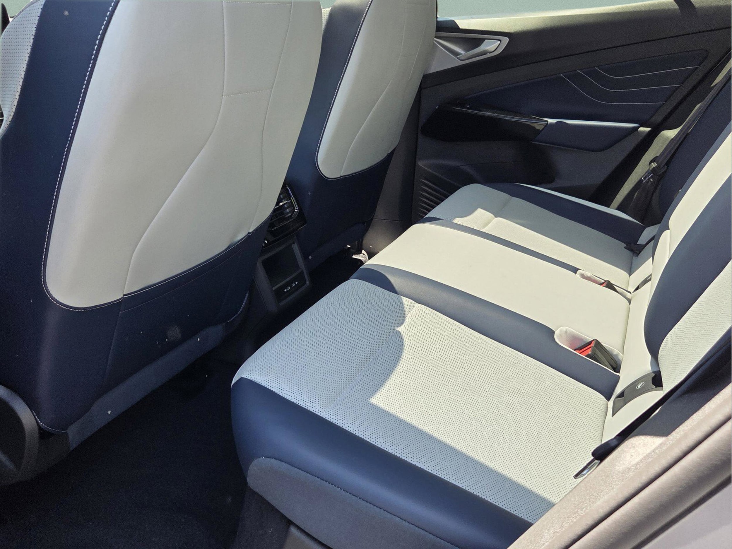 2026 Volkswagen ID.4 PRO S - Photo 9