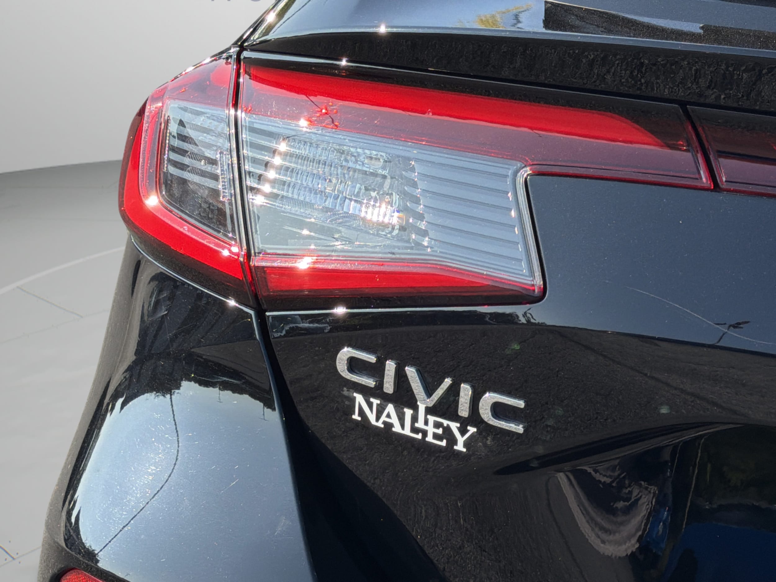 2024 Honda Civic Hatchback Sport Touring - Photo 10