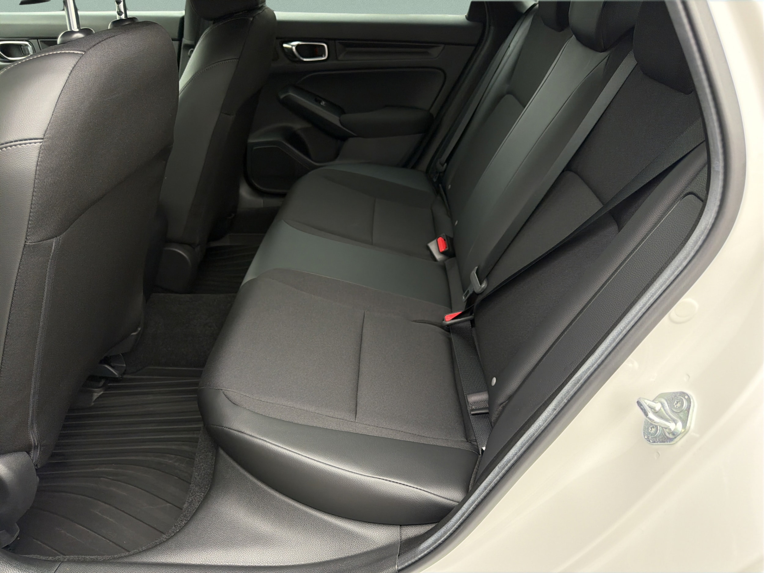 2026 Honda Civic Hatchback Sport - Photo 29